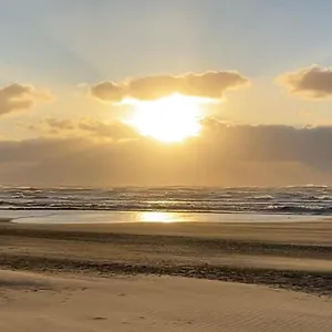 Apartment De Zeemeermin, Free Parking, Zandvoort